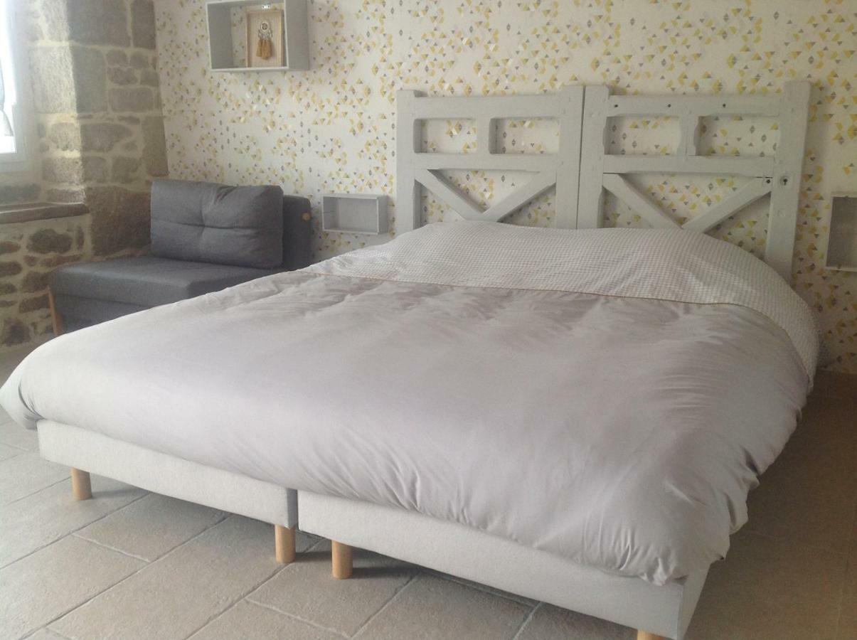 Hotel Les Rocailles La Foret-Auvray Esterno foto