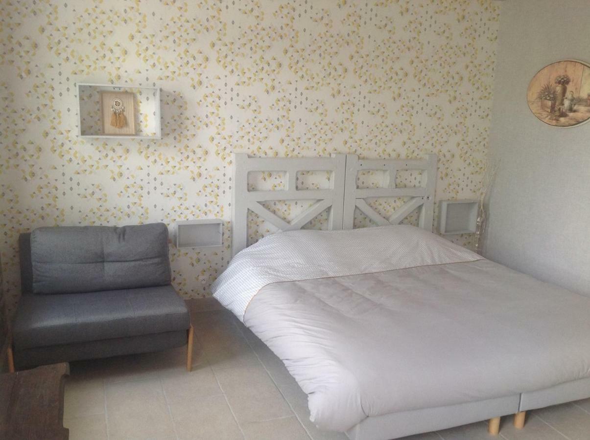 Hotel Les Rocailles La Foret-Auvray Esterno foto