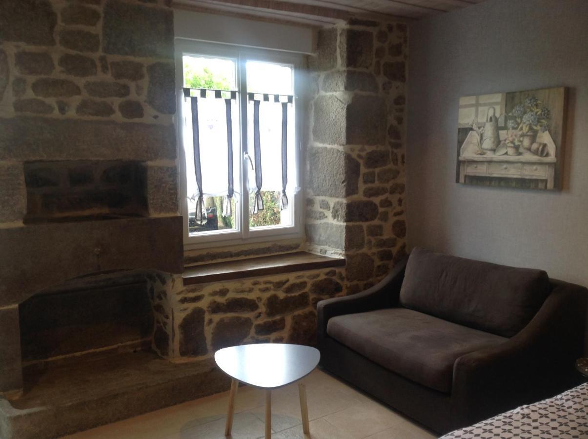 Hotel Les Rocailles La Foret-Auvray Esterno foto